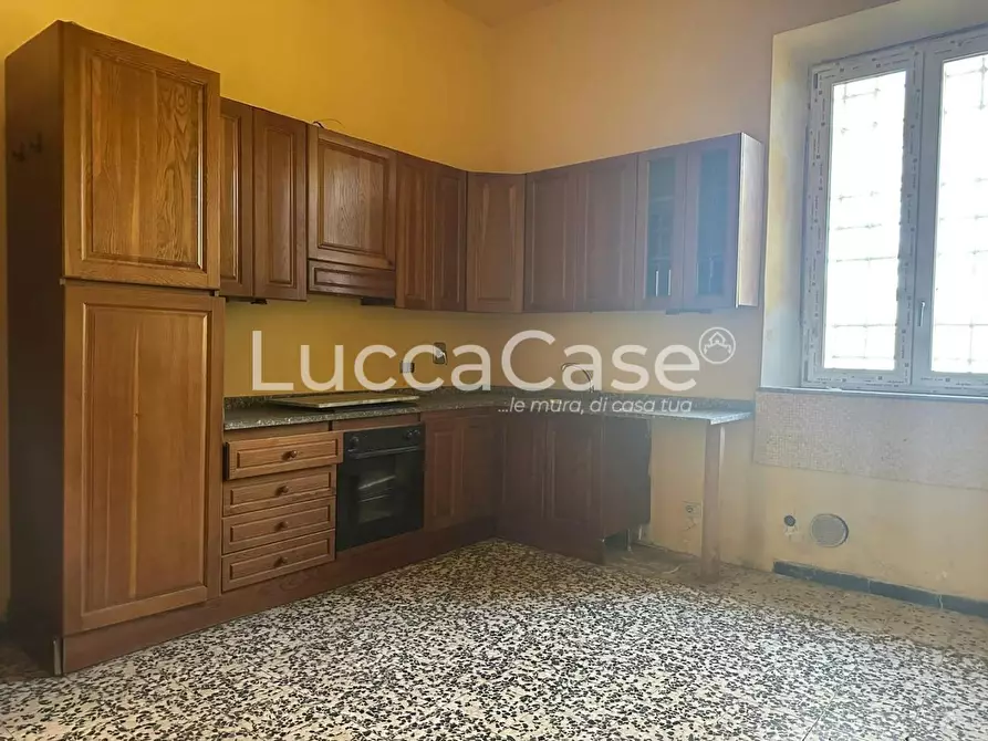 Immagine 10 di Villa in vendita  a Capannori