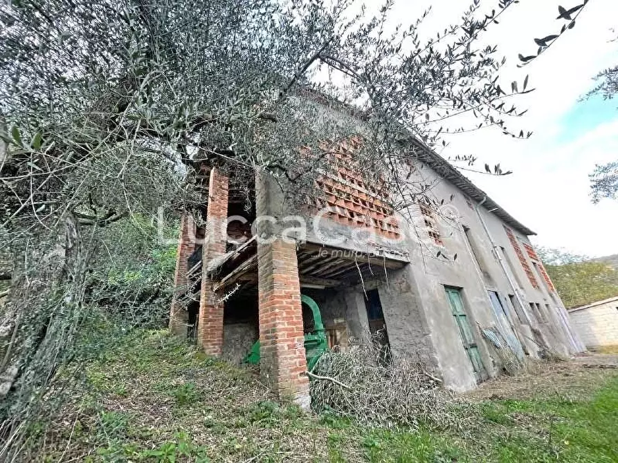 Immagine 1 di Rustico / casale in vendita  a Lucca