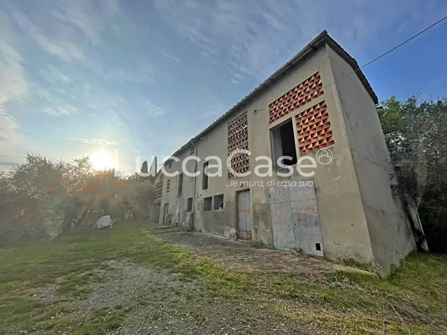 Immagine 2 di Rustico / casale in vendita  a Lucca