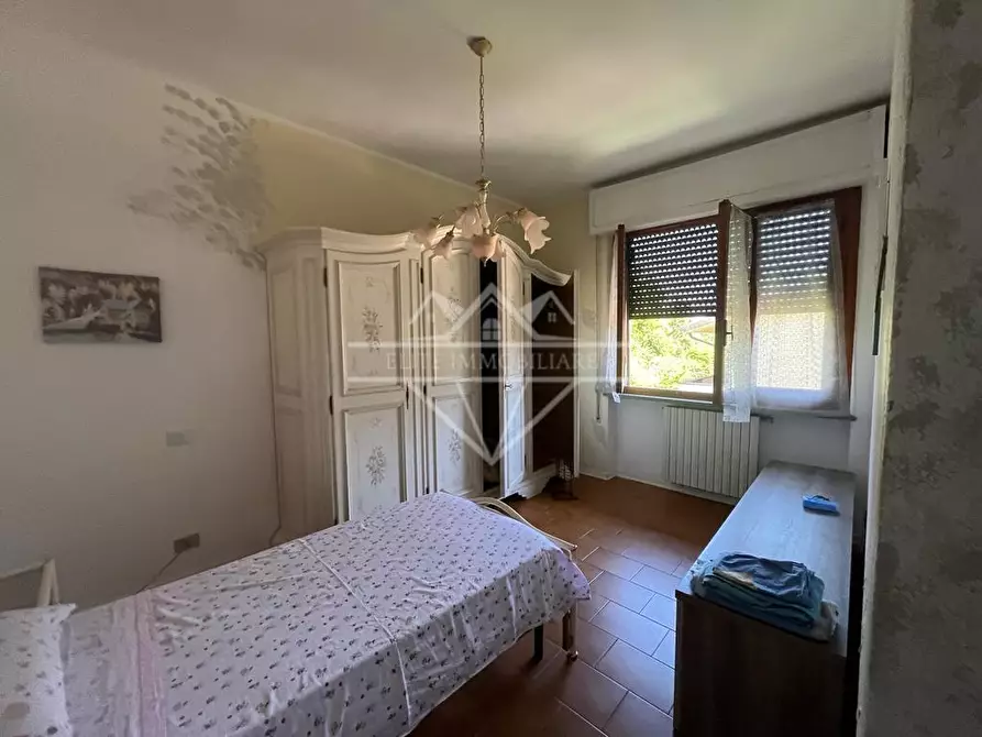 Immagine 10 di Casa bifamiliare in vendita  a Massa