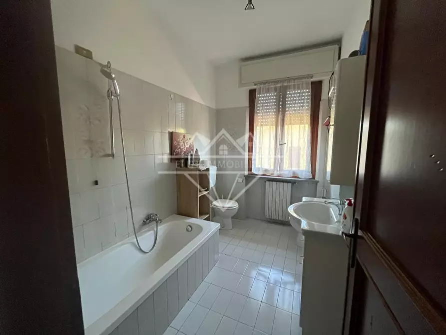 Immagine 15 di Casa bifamiliare in vendita  a Massa