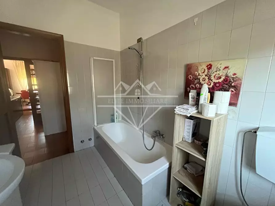 Immagine 18 di Casa bifamiliare in vendita  a Massa