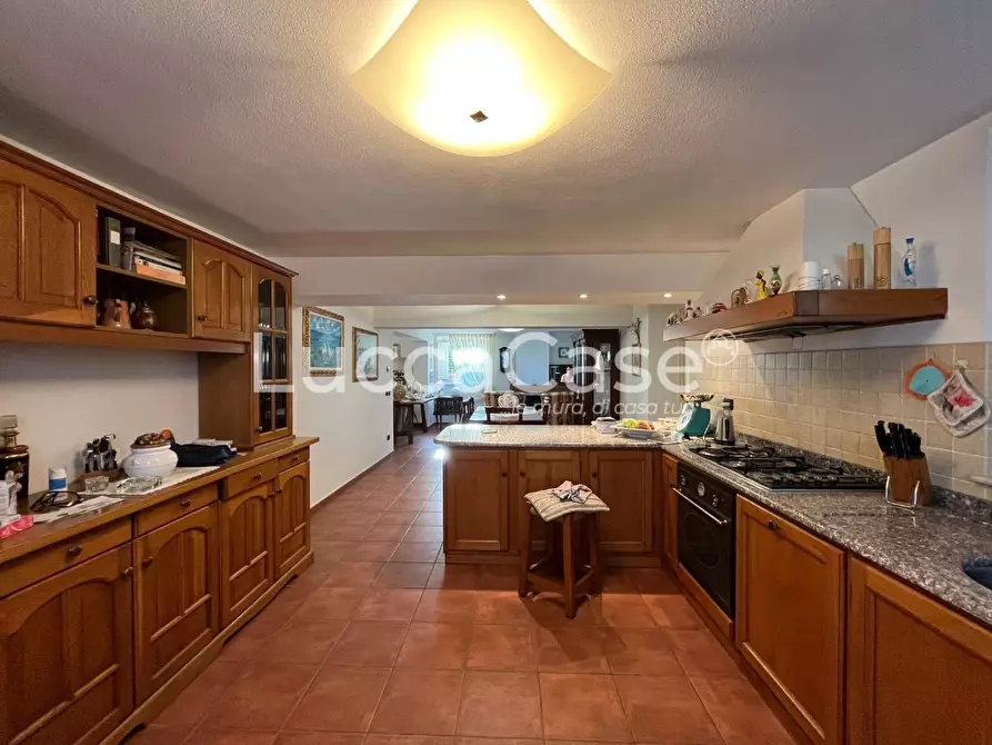 Immagine 23 di Villa in vendita  a Capannori