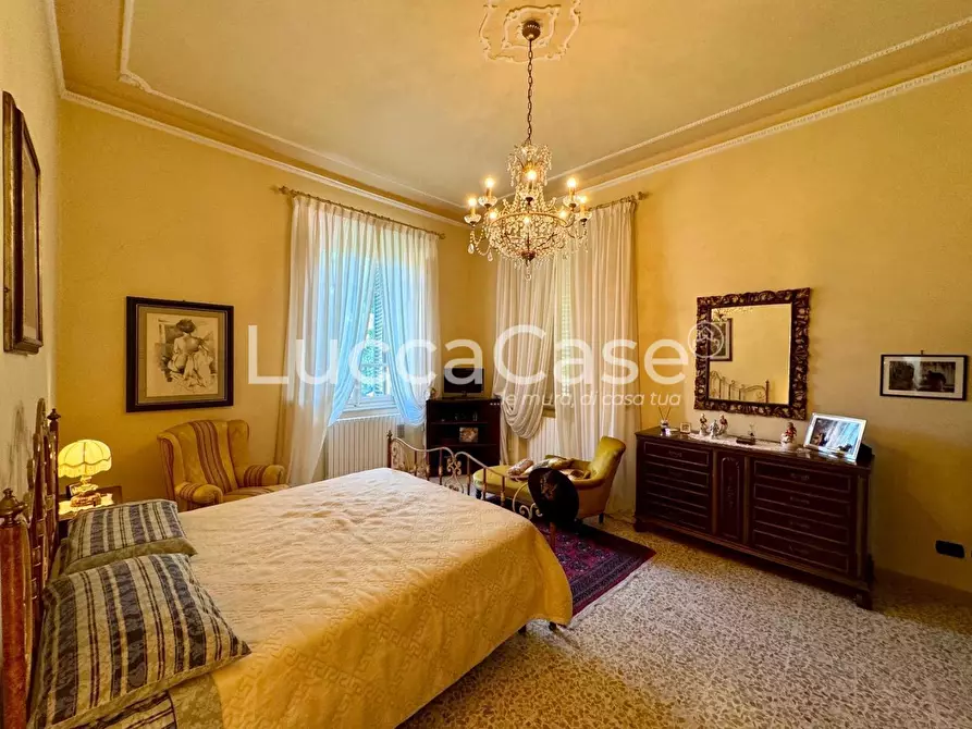 Immagine 9 di Villa in vendita  a Capannori