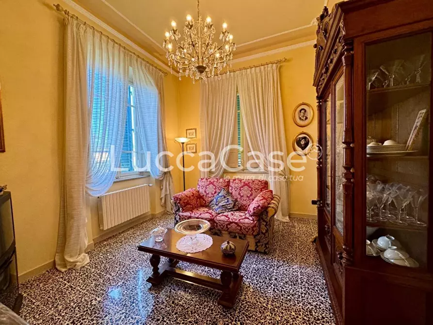 Immagine 8 di Villa in vendita  a Capannori