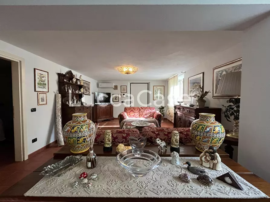 Immagine 20 di Villa in vendita  a Capannori