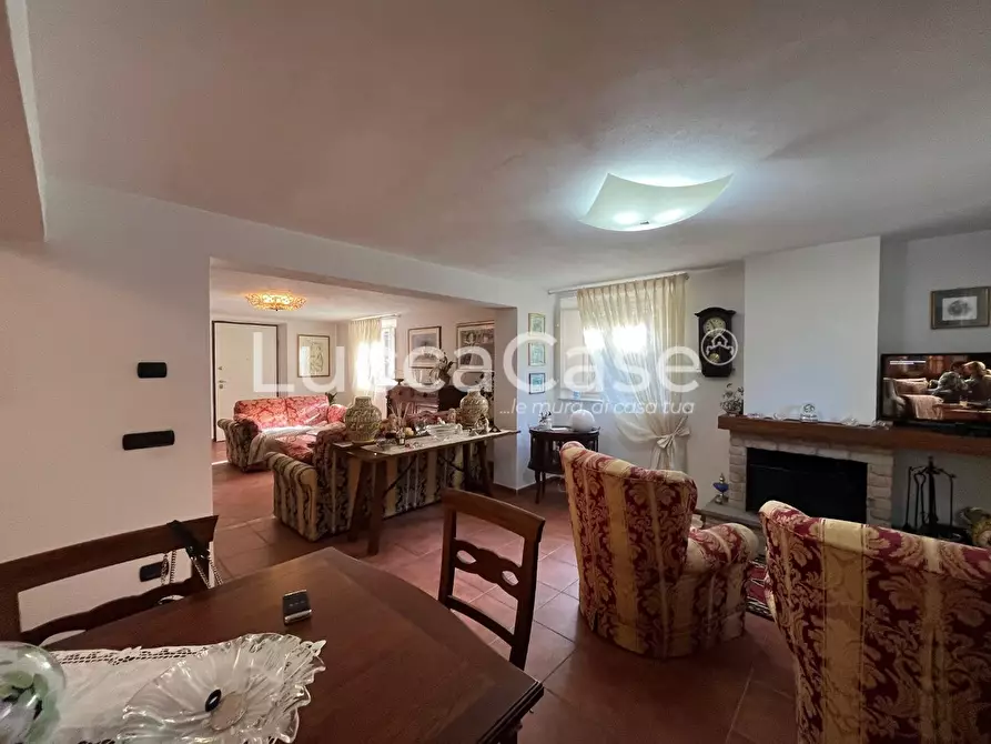 Immagine 24 di Villa in vendita  a Capannori