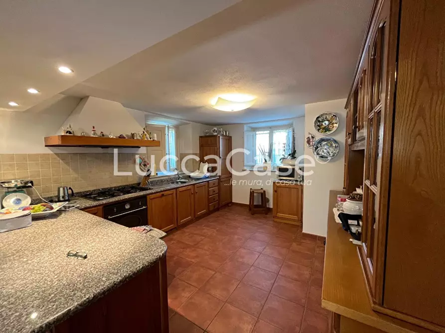 Immagine 21 di Villa in vendita  a Capannori