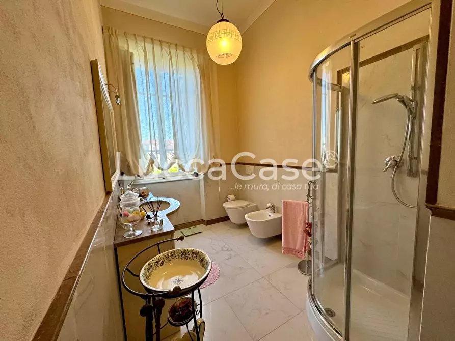 Immagine 19 di Villa in vendita  a Capannori