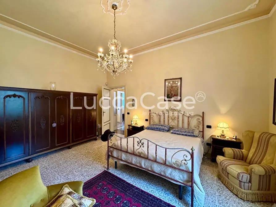 Immagine 11 di Villa in vendita  a Capannori