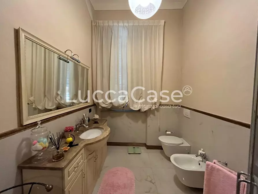 Immagine 18 di Villa in vendita  a Capannori