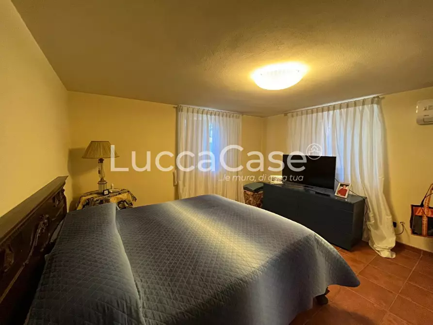 Immagine 27 di Villa in vendita  a Capannori