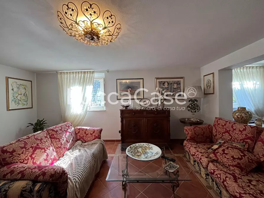 Immagine 25 di Villa in vendita  a Capannori