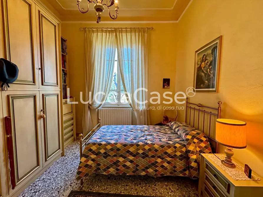 Immagine 4 di Villa in vendita  a Capannori