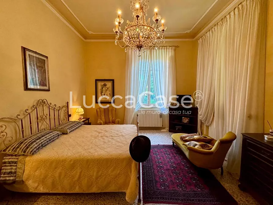 Immagine 10 di Villa in vendita  a Capannori