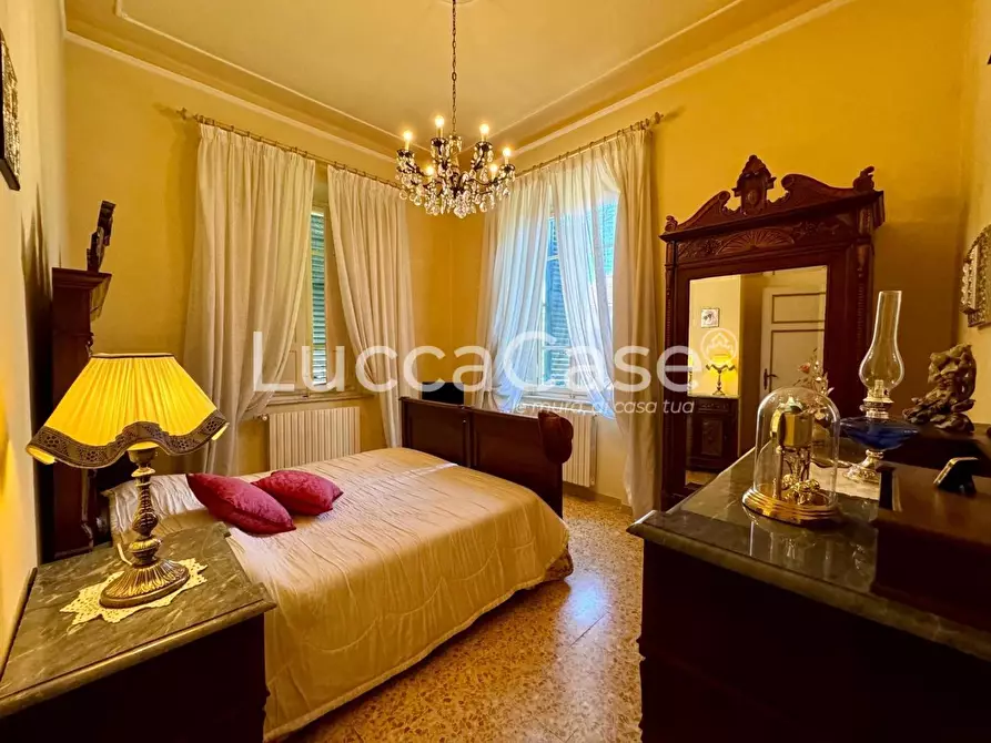 Immagine 15 di Villa in vendita  a Capannori