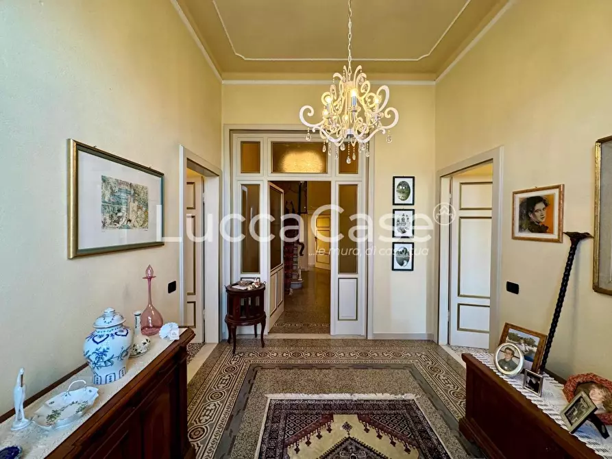 Immagine 3 di Villa in vendita  a Capannori