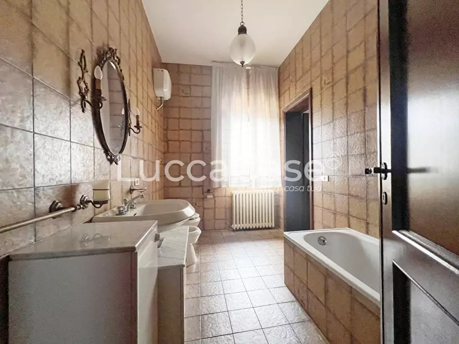 Immagine 14 di Casa colonica in vendita  a Camaiore