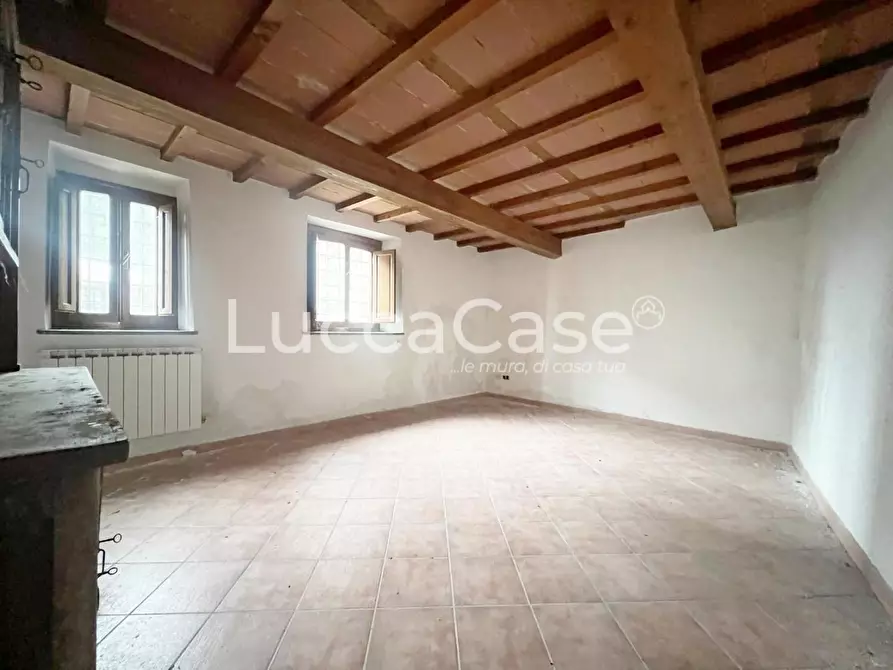 Immagine 32 di Casa colonica in vendita  a Camaiore