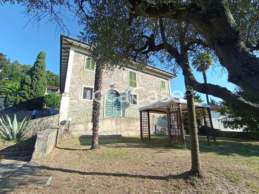 Immagine 7 di Casa colonica in vendita  a Camaiore