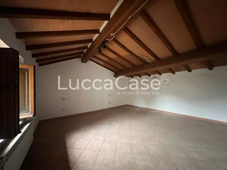 Immagine 35 di Casa colonica in vendita  a Camaiore