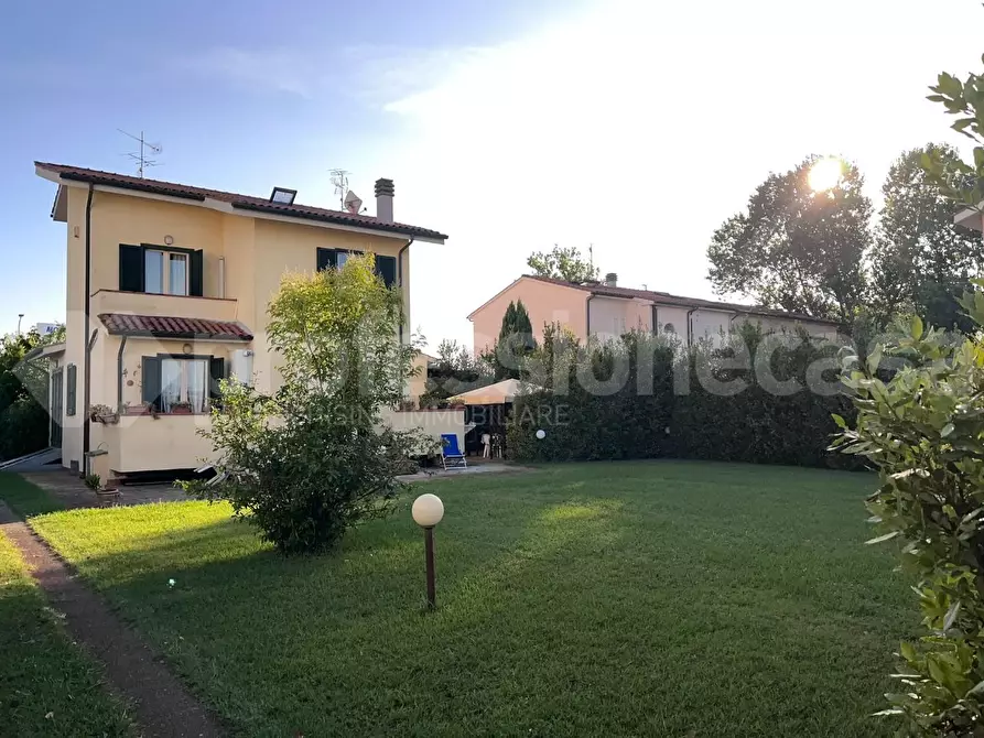 Immagine 1 di Casa bifamiliare in vendita  a San Giuliano Terme