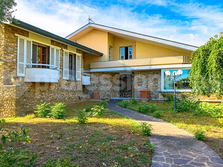 Immagine 2 di Villa in vendita  a Casciana Terme Lari