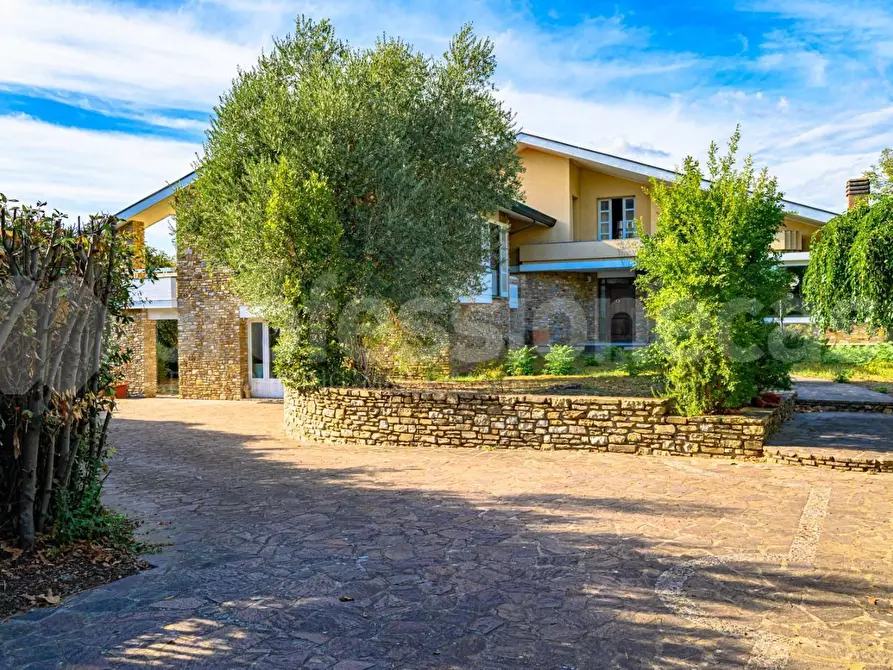 Immagine 1 di Villa in vendita  a Casciana Terme Lari