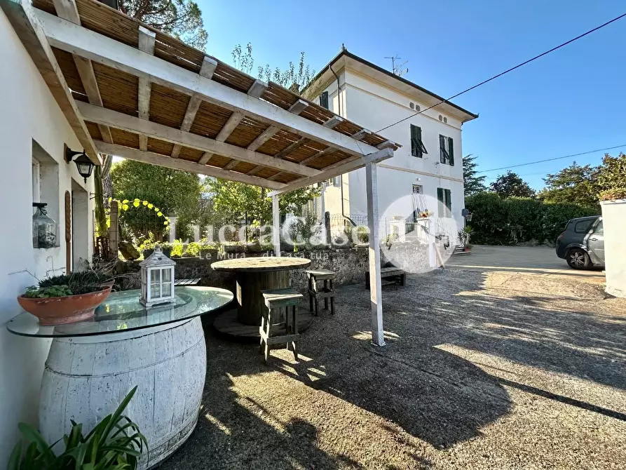 Immagine 1 di Villa in vendita  a Capannori