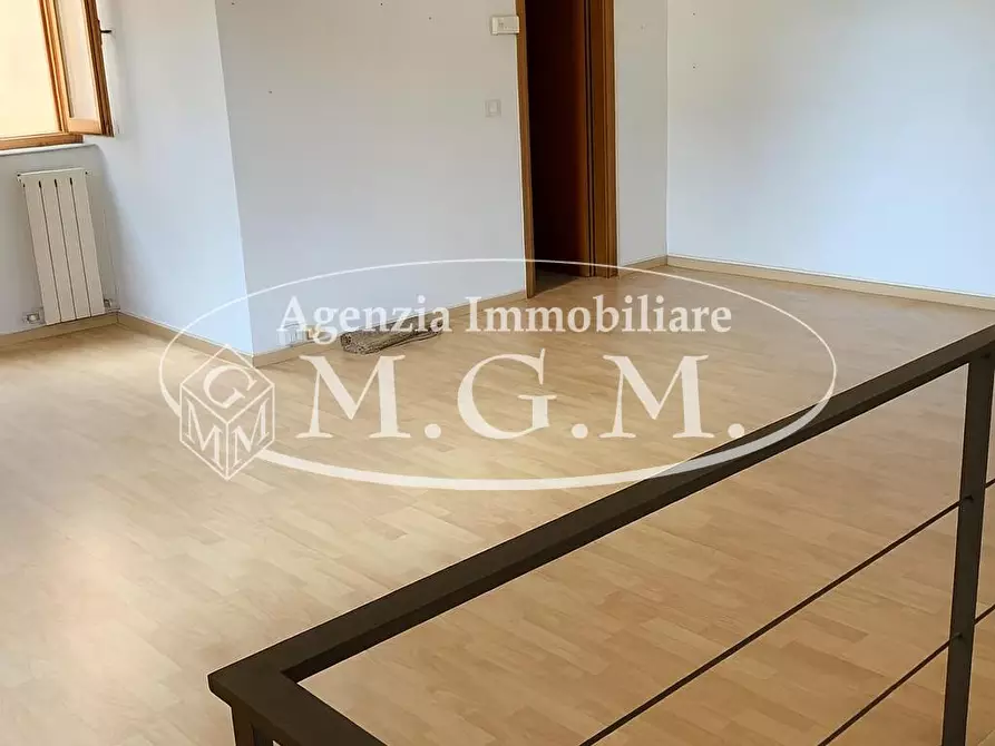 Immagine 3 di Locale commerciale in affitto  a Pontedera