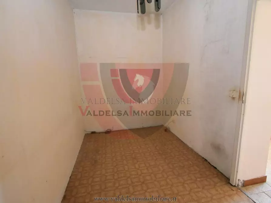 Immagine 19 di Appartamento in vendita  a Colle Di Val D'elsa