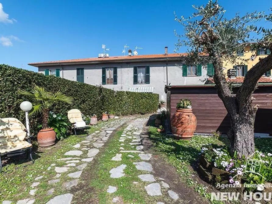 Immagine 7 di Terratetto in vendita  a Vecchiano