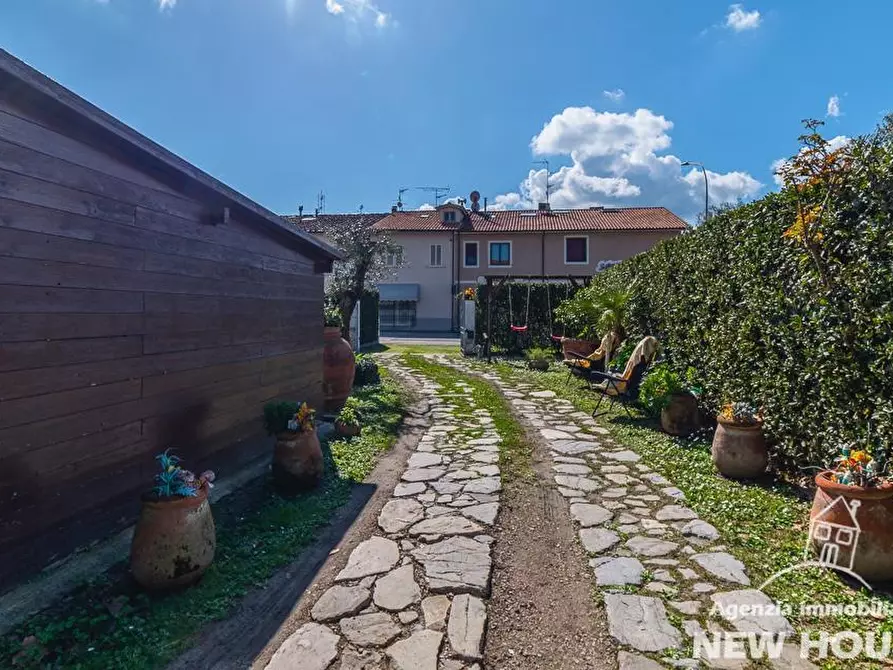 Immagine 9 di Terratetto in vendita  a Vecchiano