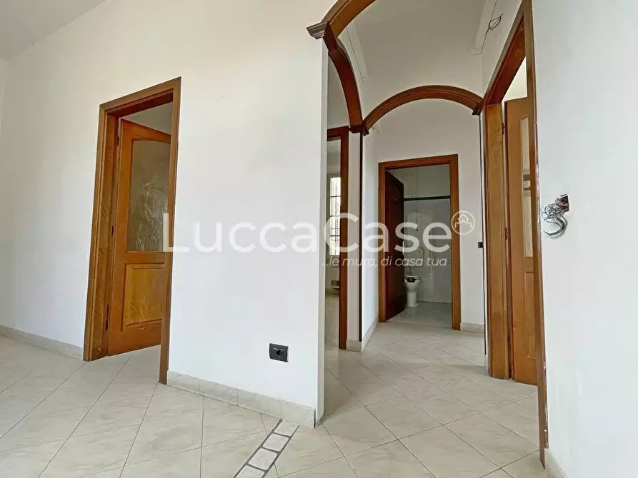 Immagine 11 di Ufficio in vendita  a Seravezza