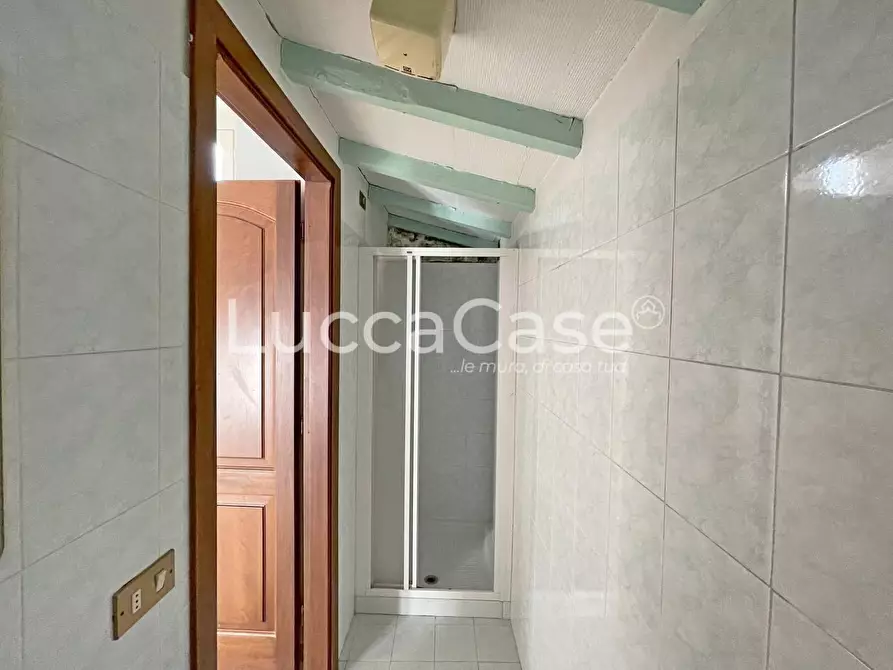 Immagine 12 di Ufficio in vendita  a Seravezza