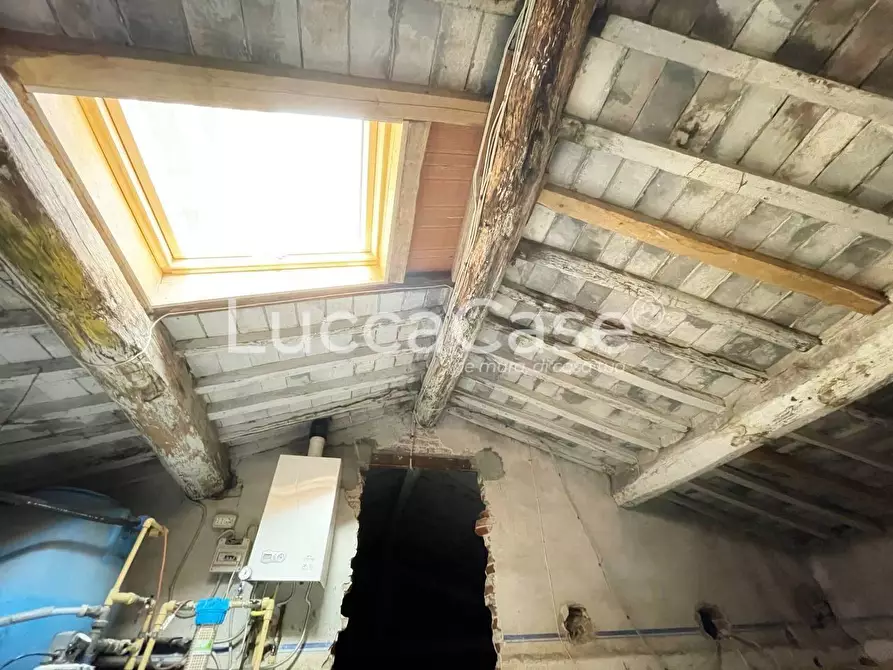 Immagine 22 di Ufficio in vendita  a Seravezza