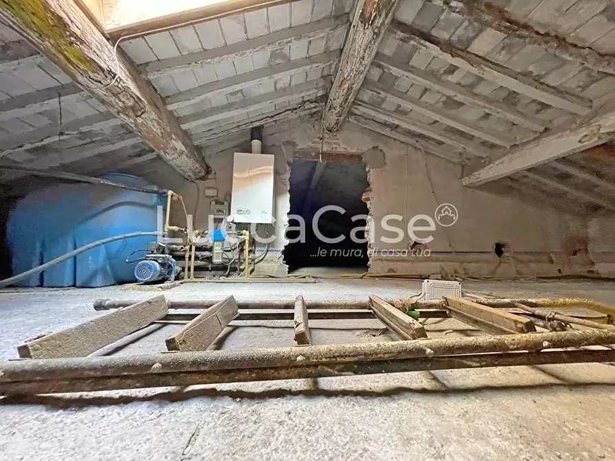 Immagine 23 di Ufficio in vendita  a Seravezza