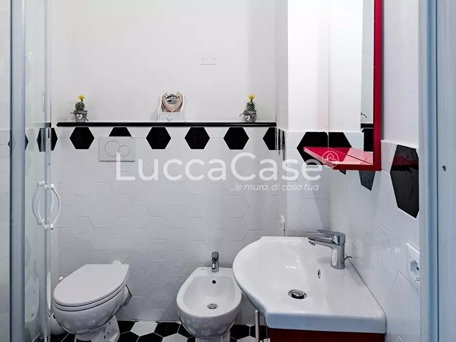 Immagine 12 di Albergo/B&B/Residence in vendita  a Lucca