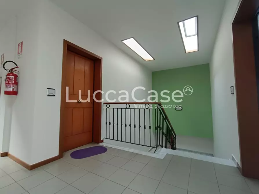 Immagine 10 di Ufficio in affitto  a Capannori