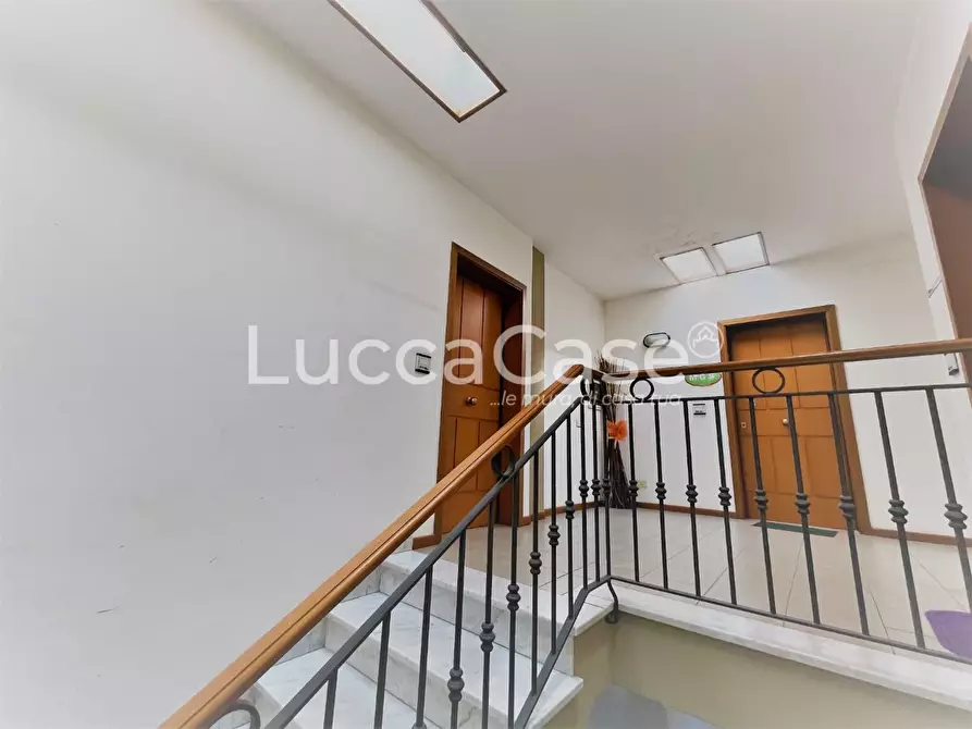 Immagine 4 di Ufficio in affitto  a Capannori