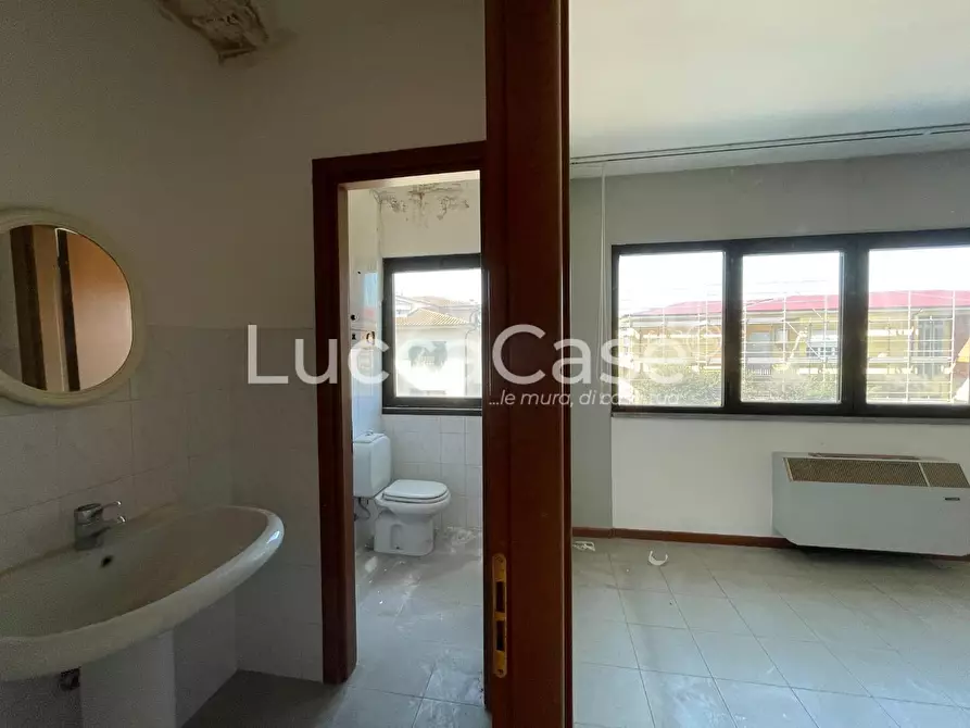 Immagine 5 di Ufficio in affitto  a Capannori