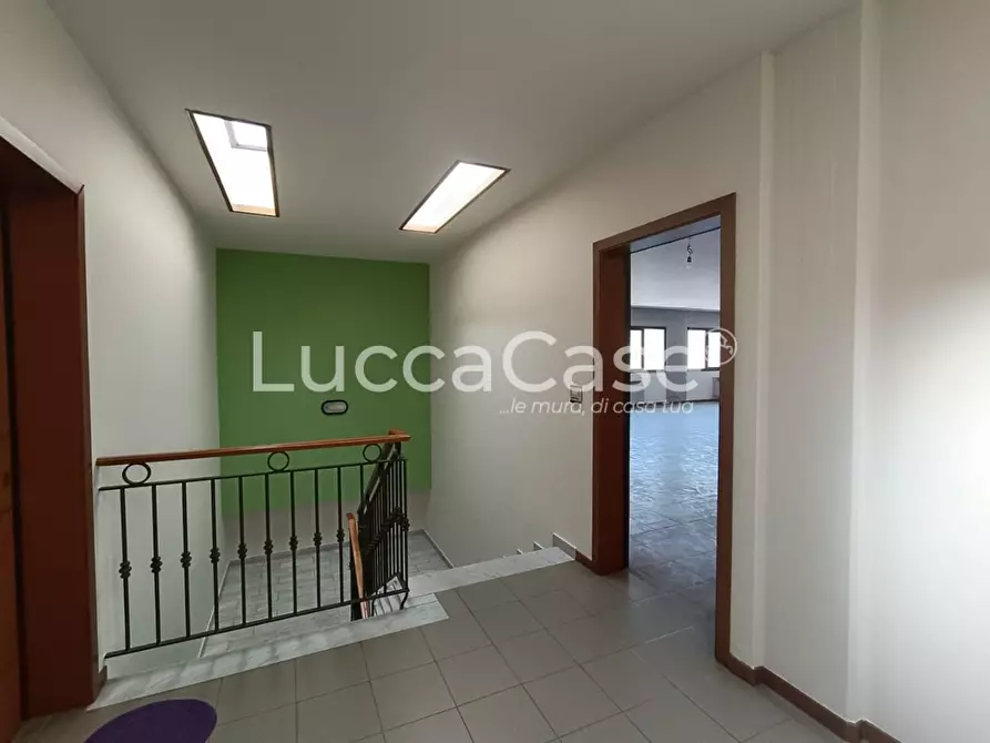 Immagine 11 di Ufficio in affitto  a Capannori