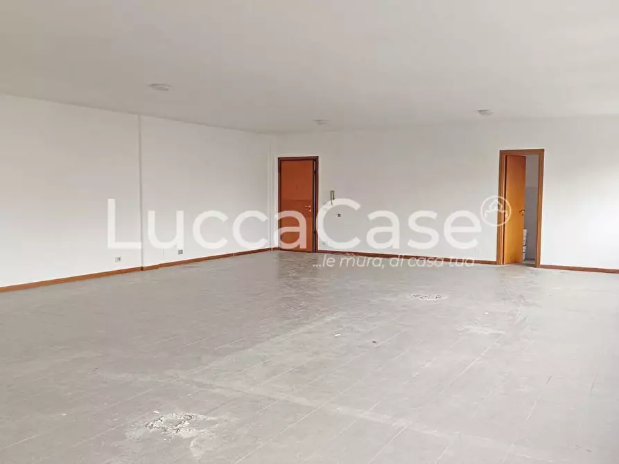 Immagine 10 di Ufficio in affitto  a Capannori
