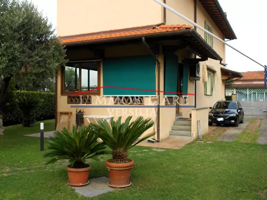 Immagine 8 di Villa in vendita  a Seravezza