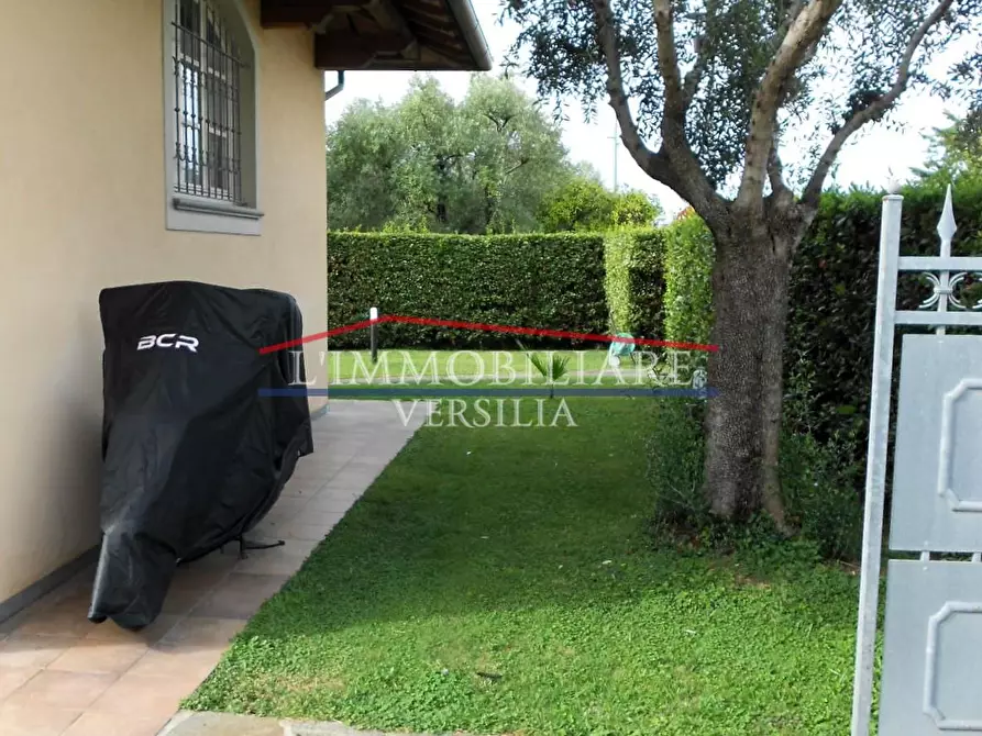 Immagine 51 di Villa in vendita  a Seravezza