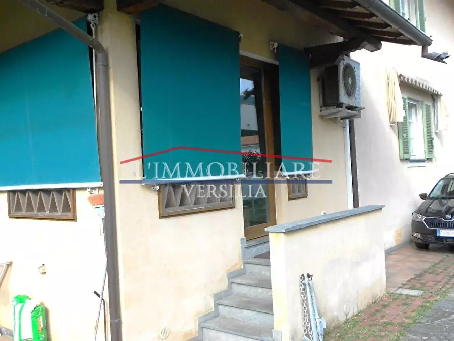 Immagine 50 di Villa in vendita  a Seravezza