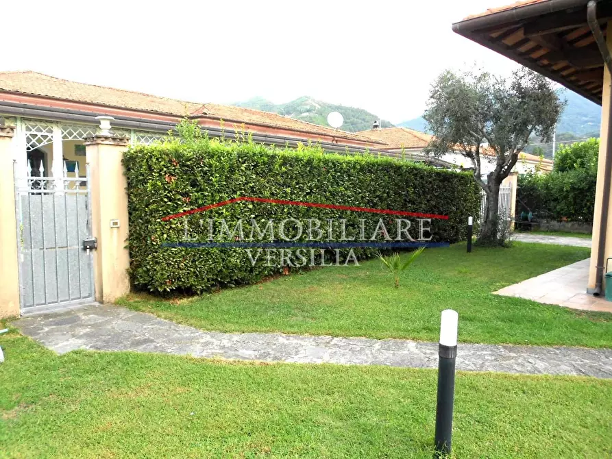 Immagine 6 di Villa in vendita  a Seravezza