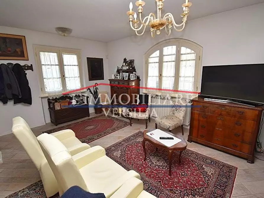 Immagine 20 di Villa in vendita  a Seravezza