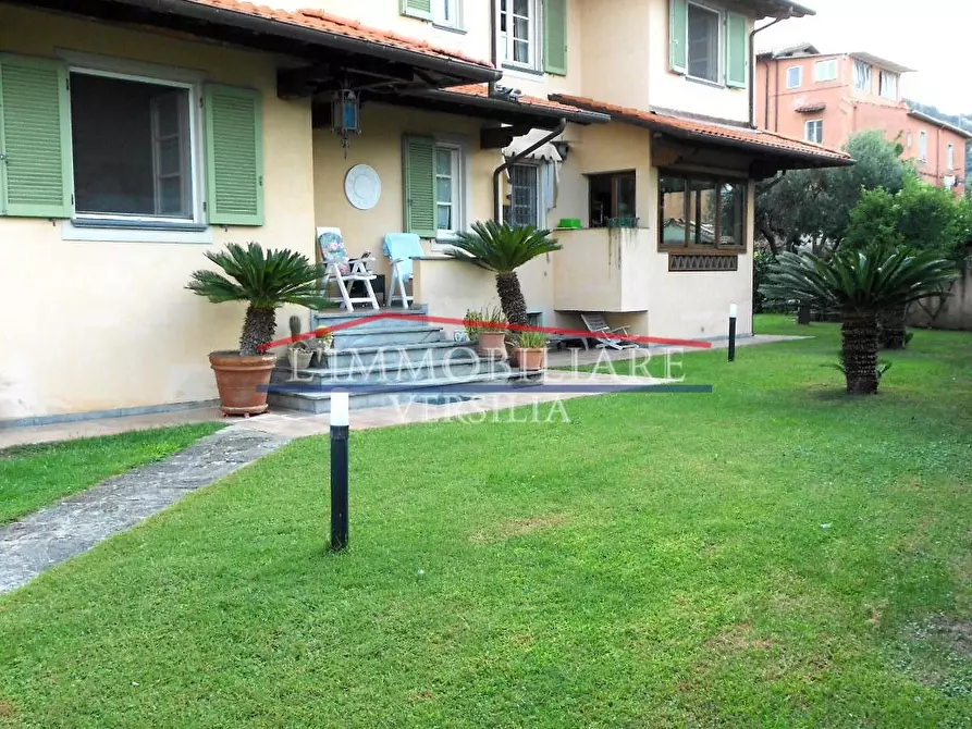 Immagine 59 di Villa in vendita  a Seravezza