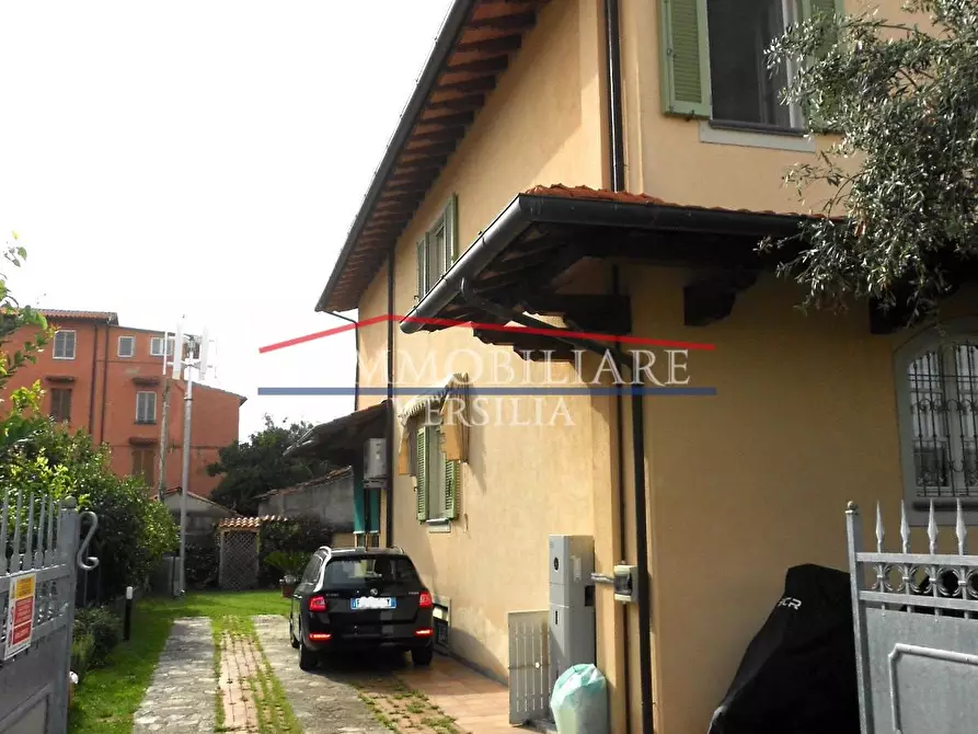 Immagine 52 di Villa in vendita  a Seravezza